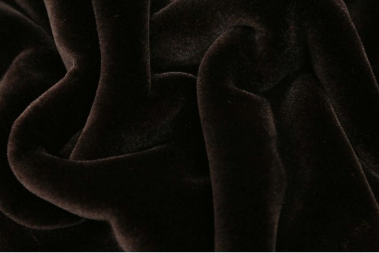 Γούνα σε σκούρο καφέ χρώμα και φάρδος 150cm
