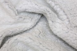 Fur in white color and width 150cm
