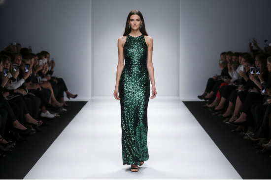 Βραδινό μαύρο ύφασμα με πράσινη παγιέτα φάρδους 150cm 