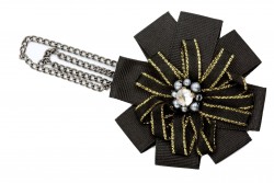 Καρφίτσα σε μαύρο χρώμα με πέρλες, αλυσίδα και σχέδιο άνθος με διάμετρο 70mm 