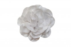 Καρφίτσα σατέν άνθος με διάμετρο 20cm σε λευκό χρώμα