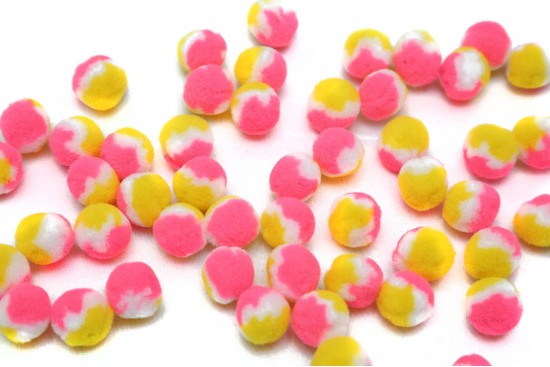Πομ - πομ μπαλίτσες τρίχρωμες (λευκό - ροζ - κίτρινο) 16mm διάμετρος