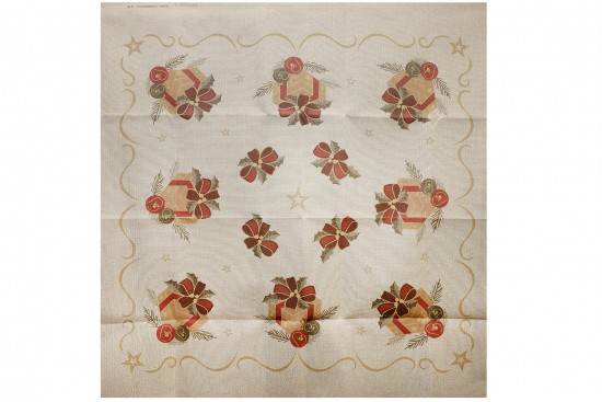 Κέντημα πολύχρωμο καρέ (τραπεζομάντηλο) 150X150cm σε σχέδιο δώρα (Χριστουγεννιάτικο)