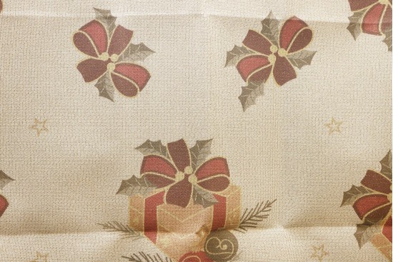 Κέντημα πολύχρωμο καρέ (τραπεζομάντηλο) 150X150cm σε σχέδιο δώρα (Χριστουγεννιάτικο)