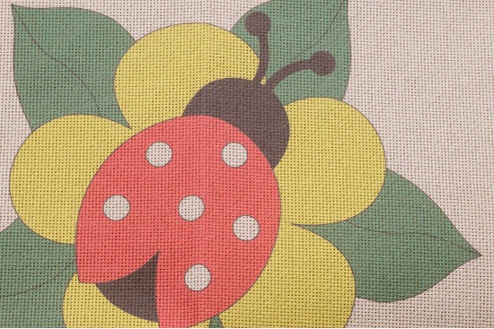 Κέντημα μικρό καρέ 50Χ50cm με σχέδιο Πασχαλινό - Πασχαλίτσα σε λουλούδι