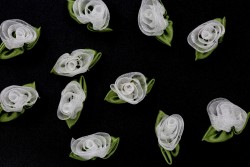 Ραφτό μοτίφ άνθος λευκό με διαφάνεια 30Χ15mm
