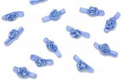 Ραφτό μοτίφ άνθος μπλε με λευκές πινελιές 25Χ10mm