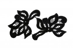 Ραφτό μοτίφ με μαύρο βελούδο και σχέδια άνθη διαστάσεων 26Χ14cm