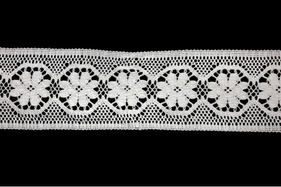Δαντέλα βαμβακερή σε λευκό με σχέδιο άνθη 72mm
